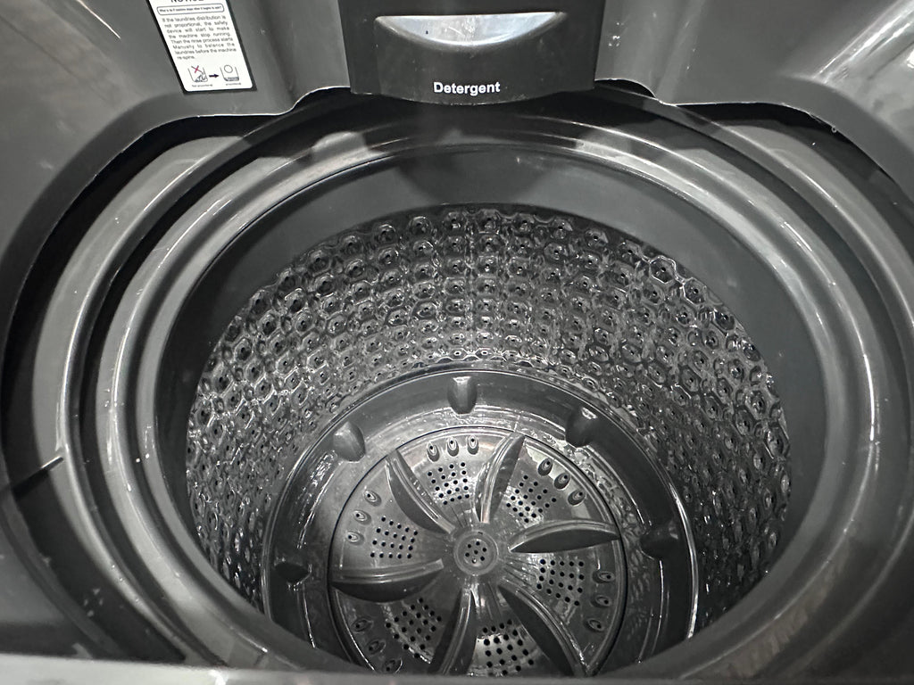 High-capacity 8kg stainless steel wash drum with automatic Tub Clean technology for hygienic laundry.