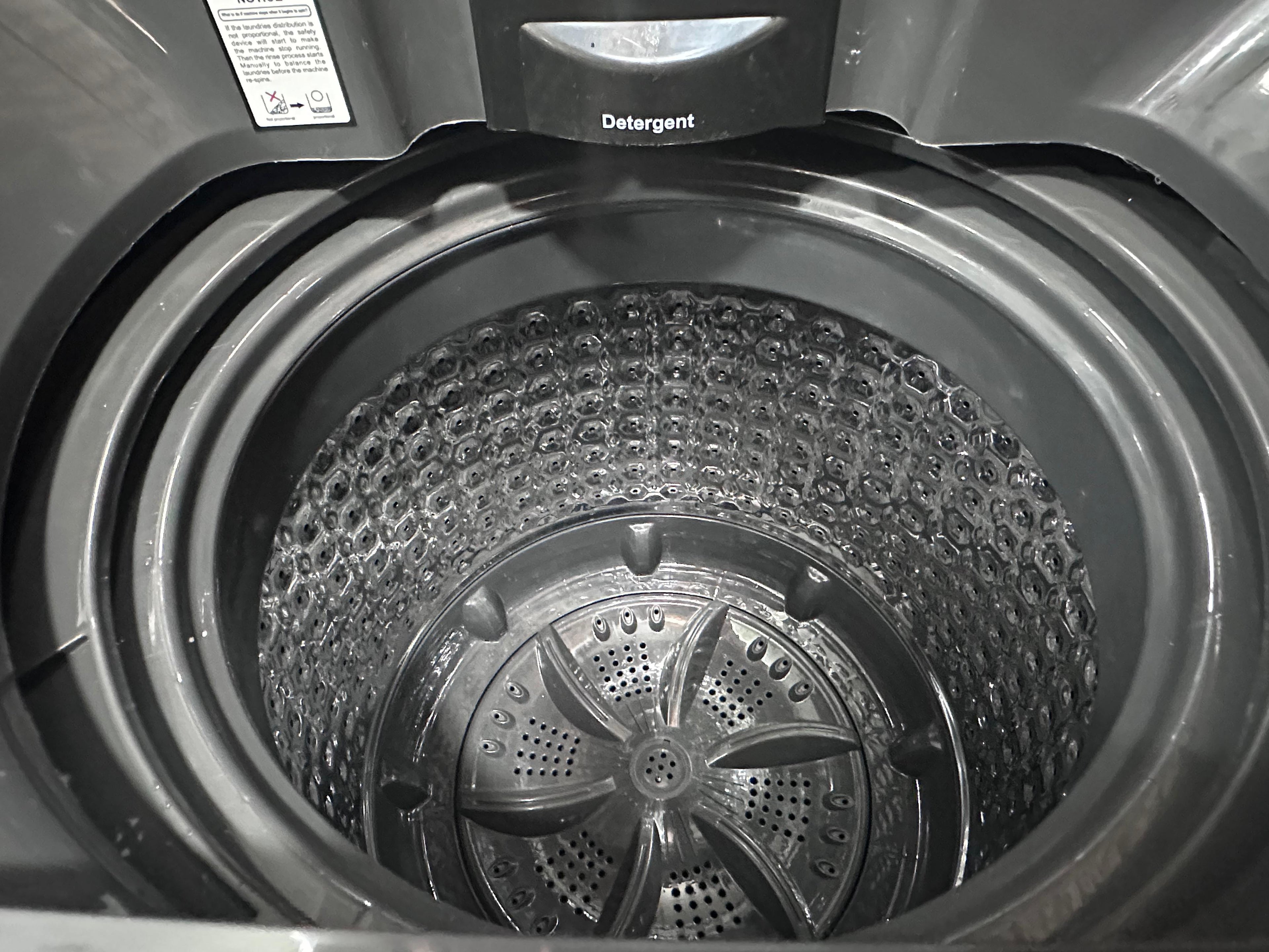 High-capacity 8kg stainless steel wash drum with automatic Tub Clean technology for hygienic laundry.